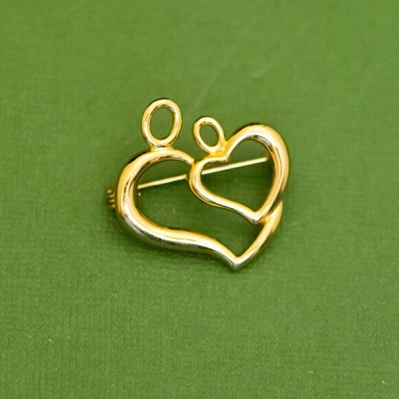Vintage Twin Hearts Abstract Gold Tone Brooch K40 - Picture 1 of 2